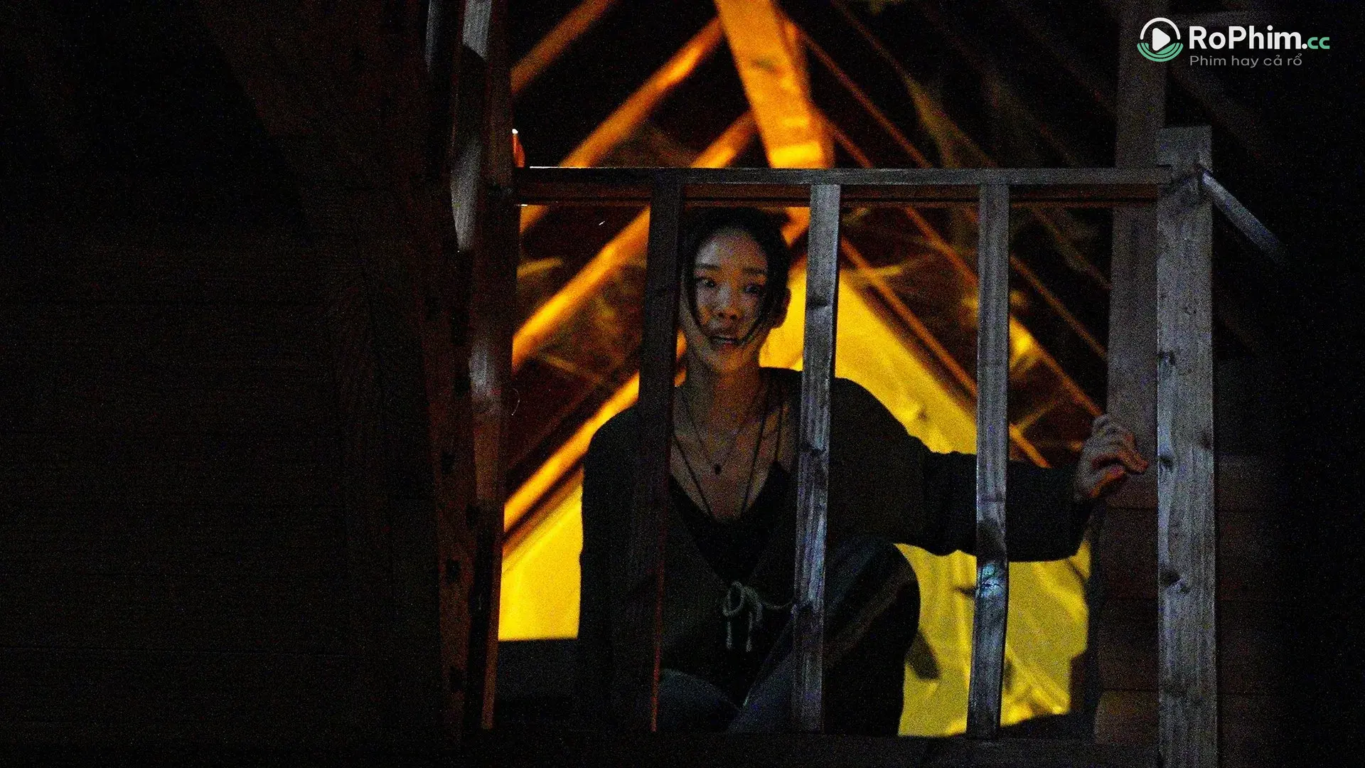 Bóng Ma Bên Giường Tập FULL